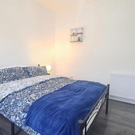 Cosy Room In Manor Park Лондон Екстер'єр фото
