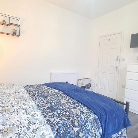 Cosy Room In Manor Park Лондон Екстер'єр фото