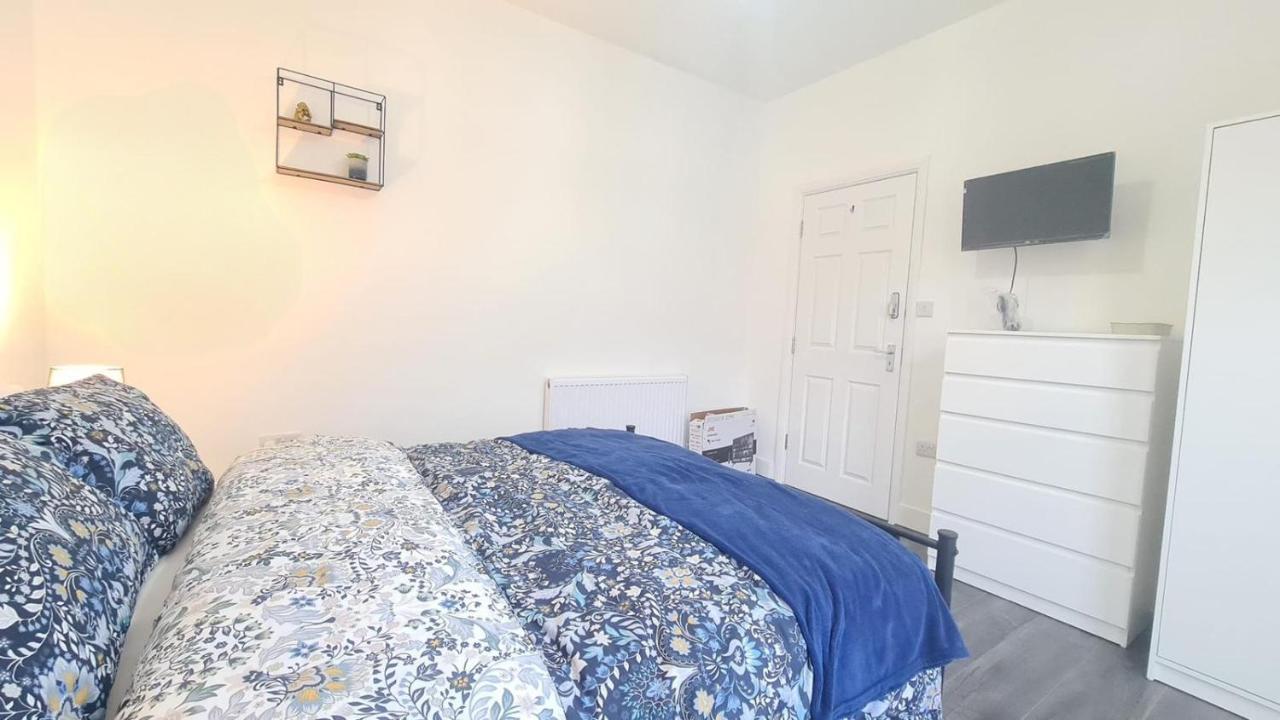 Cosy Room In Manor Park Лондон Екстер'єр фото
